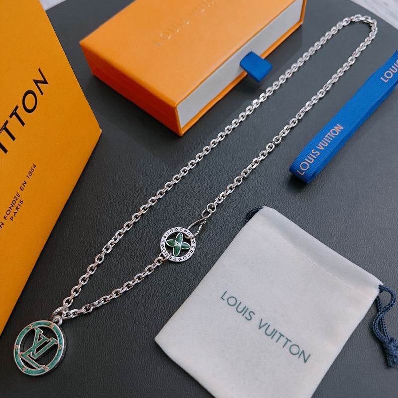 LV Necklace 02lyr106